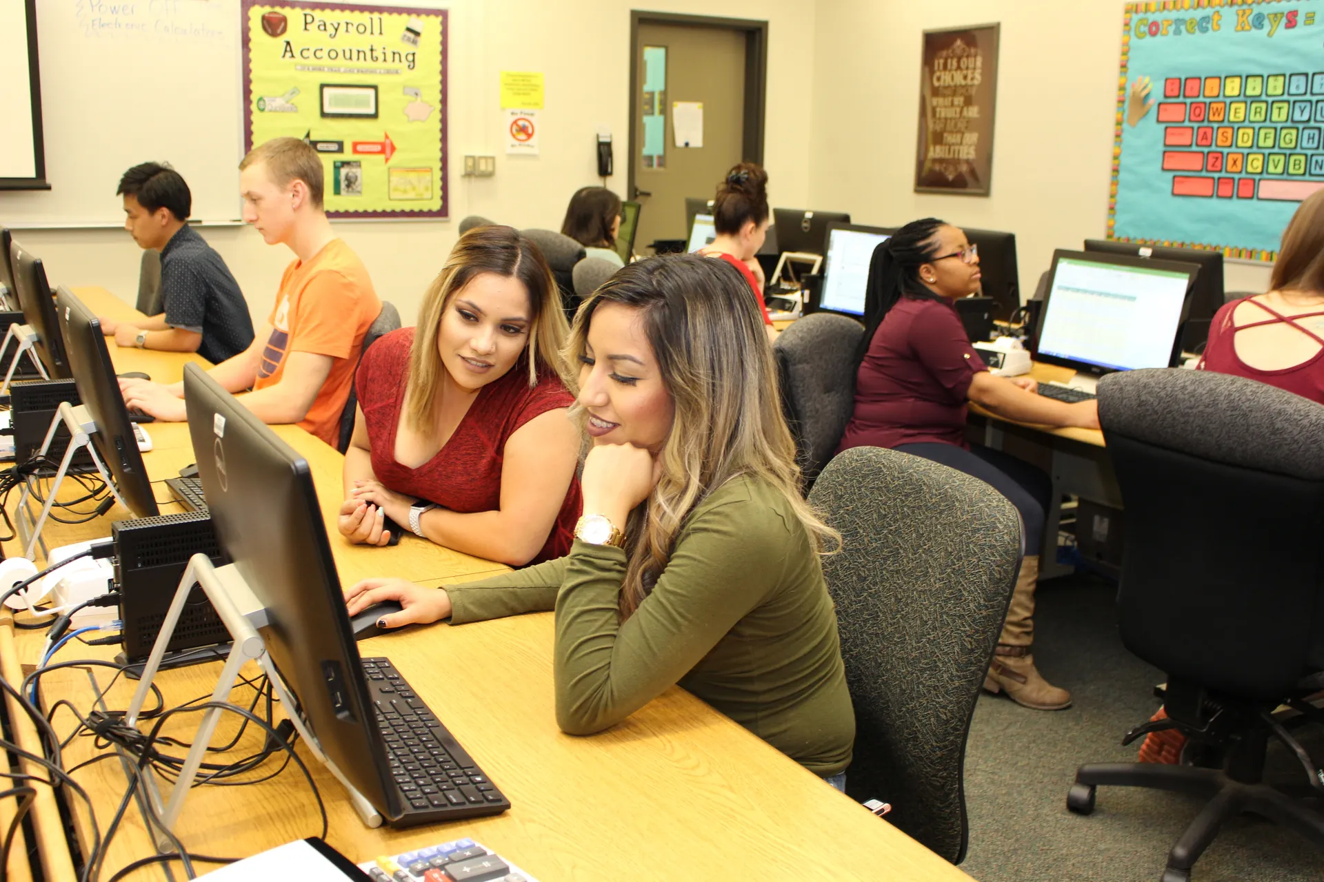 Butte College Students assist eachother in the Career Center computer lab