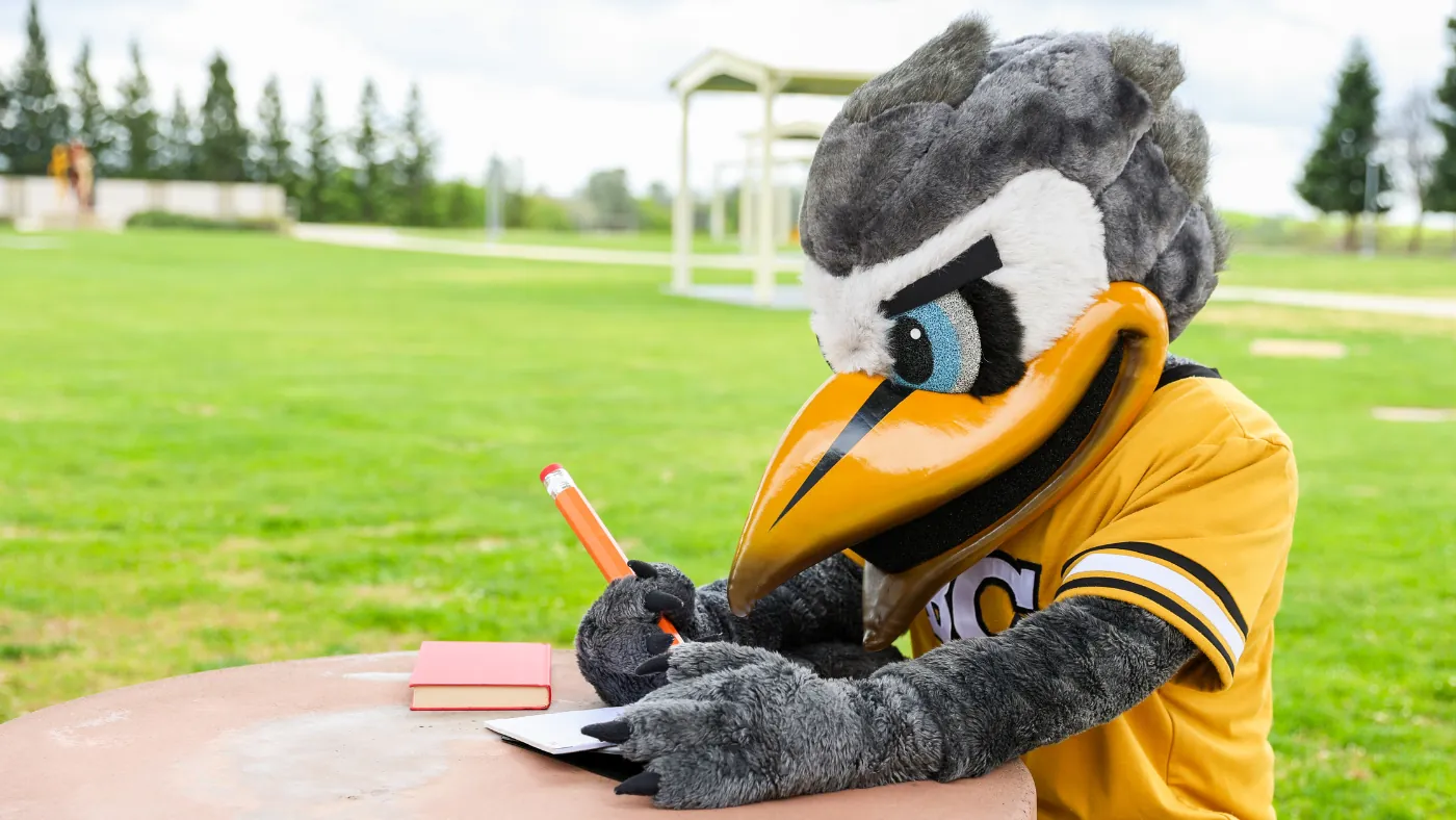 Dash Mascot writing notes