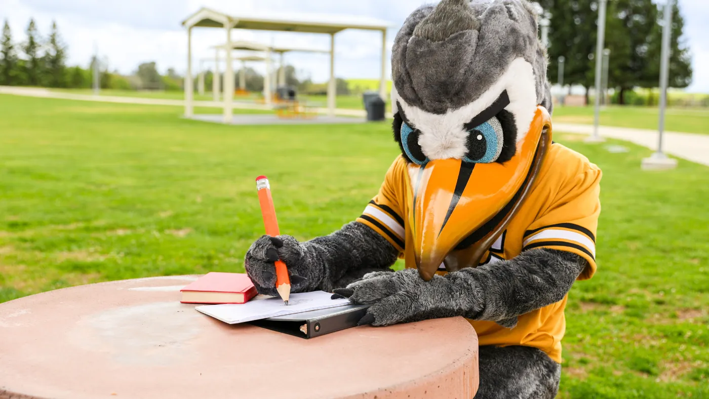Dash Mascot writing notes