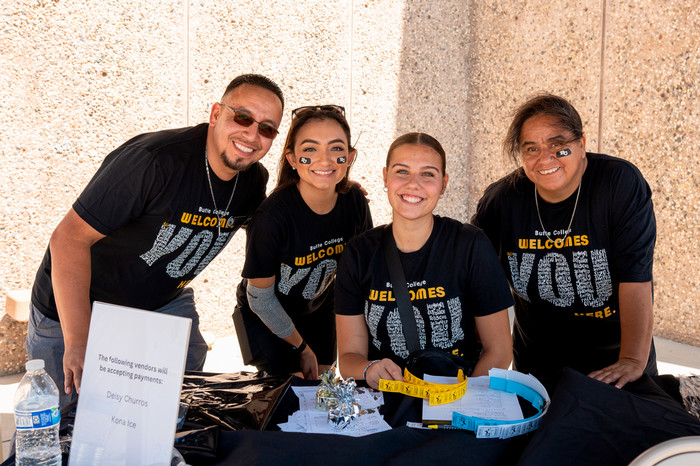 students-tabling-at-roadrunner-rush