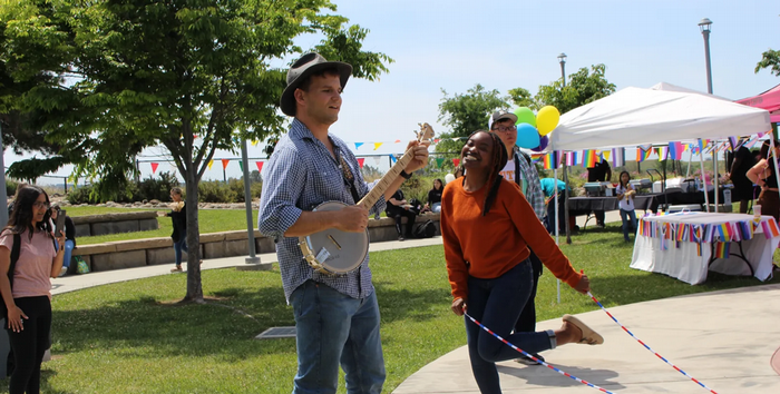 office-of-student-life-holds-performance-on-campus