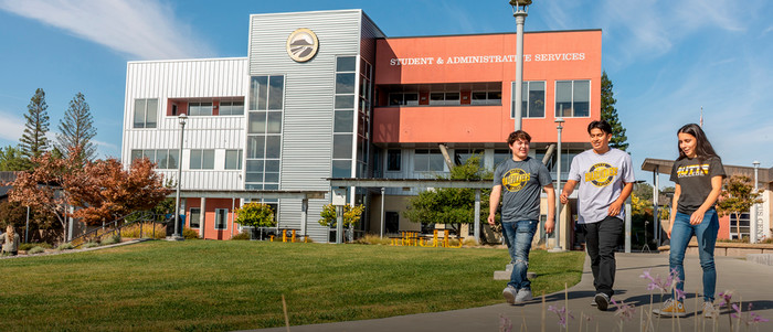 students-in-butte-tshirts-walk-across-main-campus