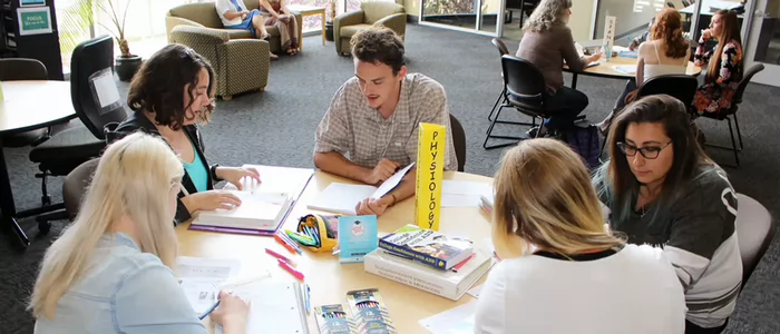 students-work-together-at-the-academic-resource-center